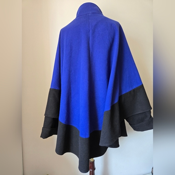 Marcona Electric Blue and Black Women's Sweater Cape With Sleeves. Size X/1X - Picture 7 of 14
